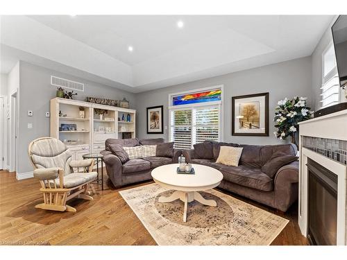 13-418 Nelson Street, Norfolk, ON - Indoor Photo Showing Living Room