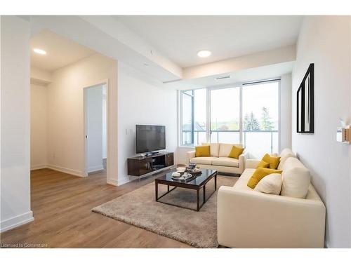 301-415 Main Street W, Hamilton, ON - Indoor Photo Showing Living Room