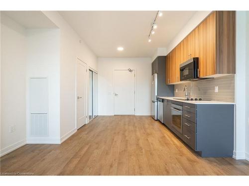 301-415 Main Street W, Hamilton, ON - Indoor Photo Showing Kitchen