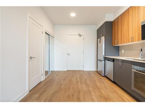 301-415 Main Street W, Hamilton, ON - Indoor Photo Showing Kitchen