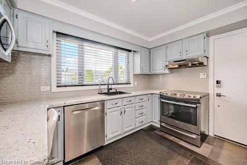 131 Green Road, Hamilton, ON - Indoor Photo Showing Kitchen