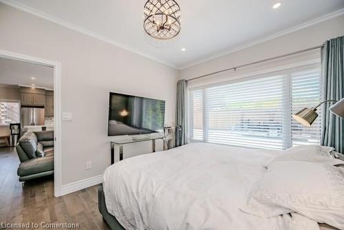 131 Green Road, Hamilton, ON - Indoor Photo Showing Bedroom