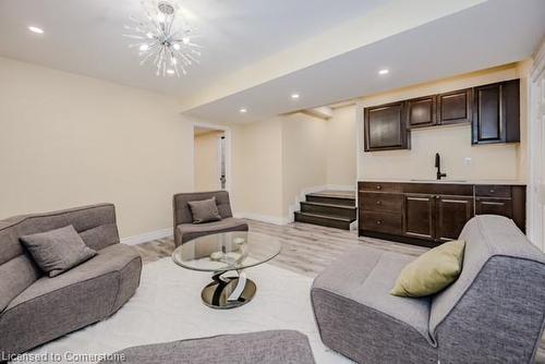 131 Green Road, Hamilton, ON - Indoor Photo Showing Living Room