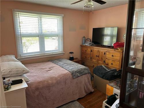 511 Pine Street, Dunnville, ON - Indoor Photo Showing Bedroom