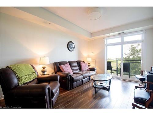 230-5010 Corporate Drive, Burlington, ON - Indoor Photo Showing Living Room