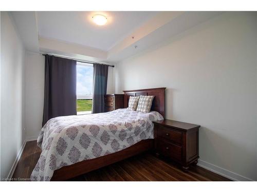 230-5010 Corporate Drive, Burlington, ON - Indoor Photo Showing Bedroom