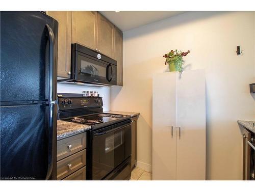 230-5010 Corporate Drive, Burlington, ON - Indoor Photo Showing Kitchen