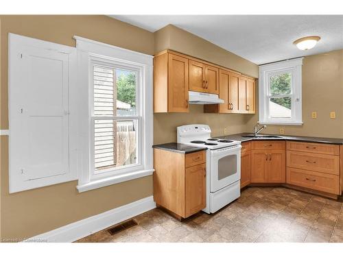 174 Lake Street, St. Catharines, ON - Indoor Photo Showing Kitchen