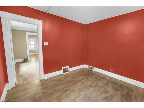 174 Lake Street, St. Catharines, ON - Indoor Photo Showing Other Room