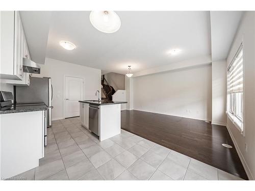 391 Athabasca Common, Oakville, ON - Indoor Photo Showing Kitchen