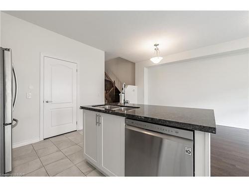 391 Athabasca Common, Oakville, ON - Indoor Photo Showing Kitchen With Double Sink