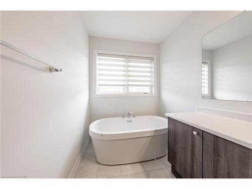 391 Athabasca Common, Oakville, ON - Indoor Photo Showing Bathroom