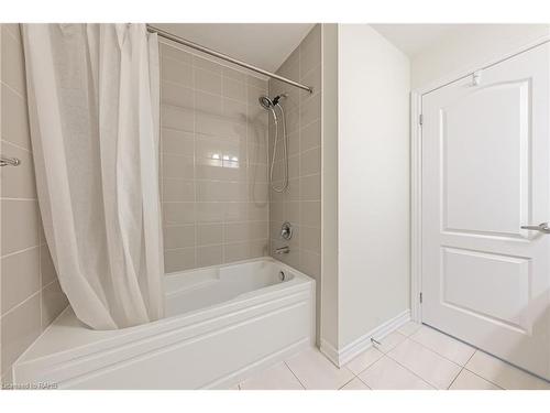 391 Athabasca Common, Oakville, ON - Indoor Photo Showing Bathroom