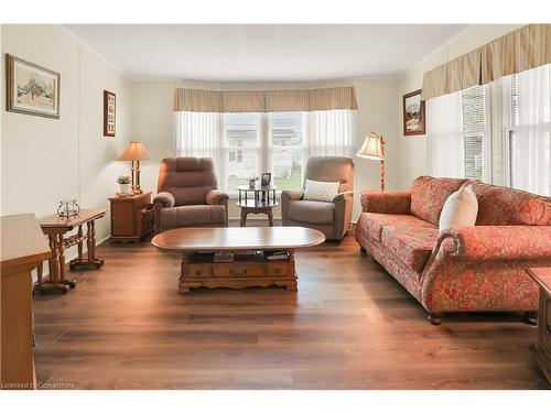 278-3033 Townline Road, Stevensville, ON - Indoor Photo Showing Living Room