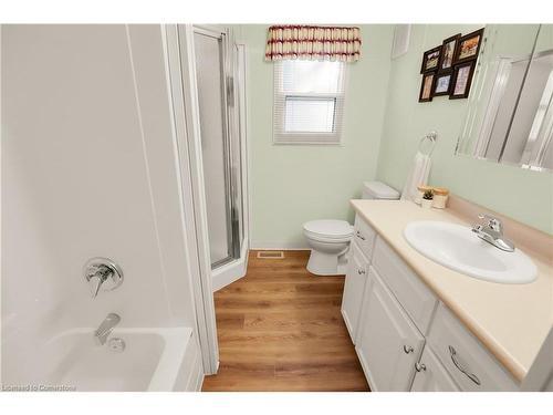 278-3033 Townline Road, Stevensville, ON - Indoor Photo Showing Bathroom