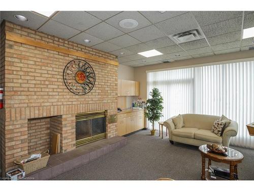 278-3033 Townline Road, Stevensville, ON - Indoor Photo Showing Living Room With Fireplace