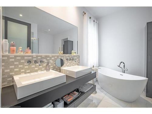 10 David Lowrey Court, Niagara-On-The-Lake, ON - Indoor Photo Showing Bathroom