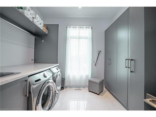 10 David Lowrey Court, Niagara-On-The-Lake, ON - Indoor Photo Showing Laundry Room