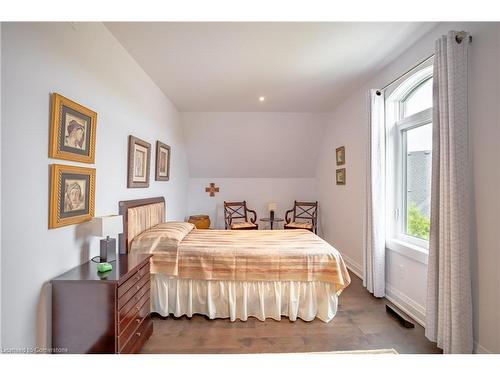 10 David Lowrey Court, Niagara-On-The-Lake, ON - Indoor Photo Showing Bedroom