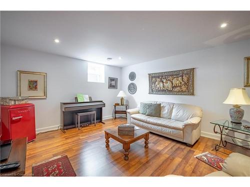 10 David Lowrey Court, Niagara-On-The-Lake, ON - Indoor Photo Showing Living Room