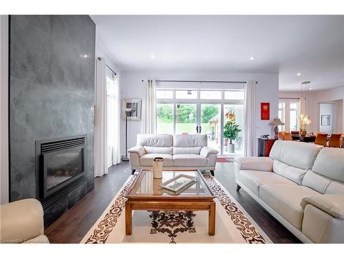 10 David Lowrey Court, Niagara-On-The-Lake, ON - Indoor Photo Showing Living Room With Fireplace