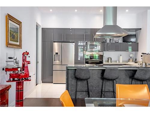 10 David Lowrey Court, Niagara-On-The-Lake, ON - Indoor Photo Showing Kitchen With Stainless Steel Kitchen With Upgraded Kitchen