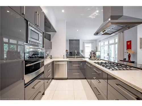 10 David Lowrey Court, Niagara-On-The-Lake, ON - Indoor Photo Showing Kitchen With Stainless Steel Kitchen With Upgraded Kitchen