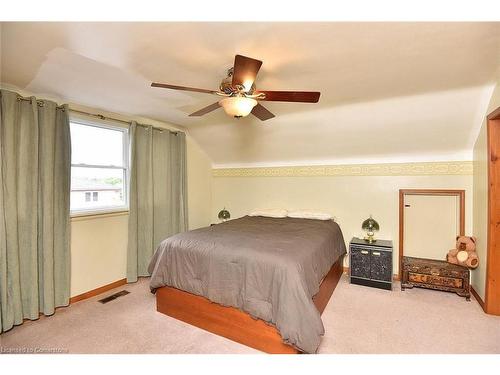 647 Limeridge Road E, Hamilton, ON - Indoor Photo Showing Bedroom