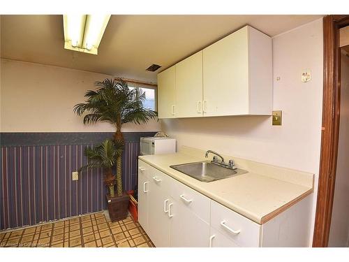 647 Limeridge Road E, Hamilton, ON - Indoor Photo Showing Kitchen