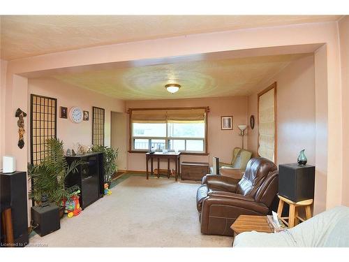 647 Limeridge Road E, Hamilton, ON - Indoor Photo Showing Living Room