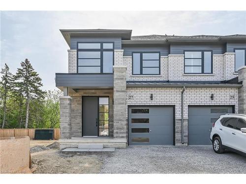 27 Kingfisher Drive, Hamilton, ON - Outdoor