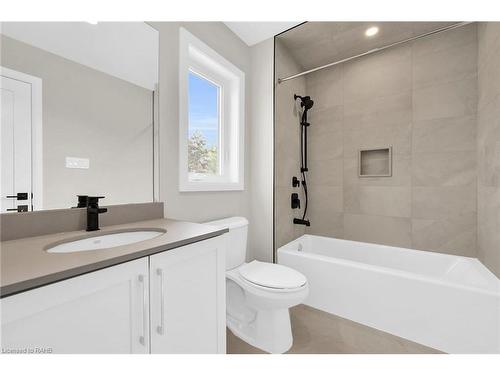 27 Kingfisher Drive, Hamilton, ON - Indoor Photo Showing Bathroom