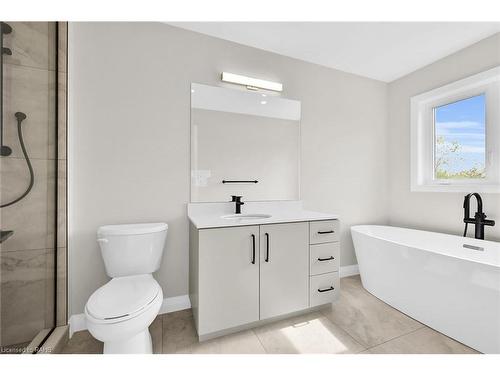 27 Kingfisher Drive, Hamilton, ON - Indoor Photo Showing Bathroom