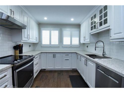 14 Thistle Lane, Dundas, ON - Indoor Photo Showing Kitchen With Upgraded Kitchen