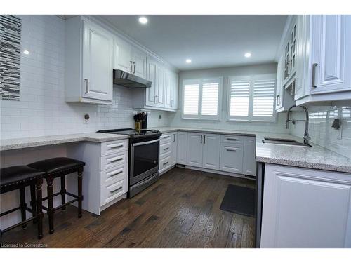 14 Thistle Lane, Dundas, ON - Indoor Photo Showing Kitchen With Upgraded Kitchen