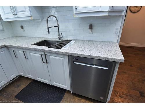 14 Thistle Lane, Dundas, ON - Indoor Photo Showing Kitchen With Upgraded Kitchen