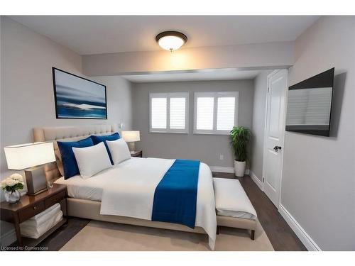 14 Thistle Lane, Dundas, ON - Indoor Photo Showing Bedroom