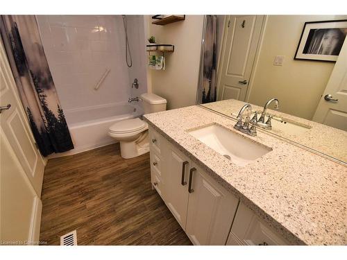 14 Thistle Lane, Dundas, ON - Indoor Photo Showing Bathroom