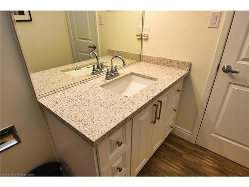 14 Thistle Lane, Dundas, ON - Indoor Photo Showing Bathroom