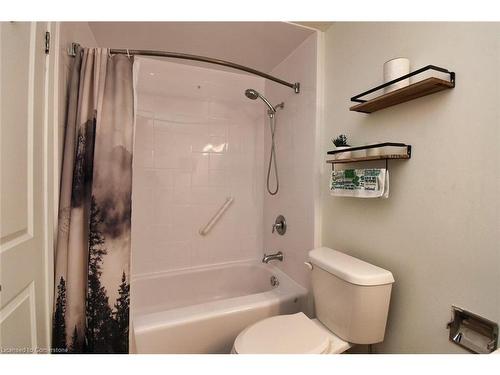 14 Thistle Lane, Dundas, ON - Indoor Photo Showing Bathroom