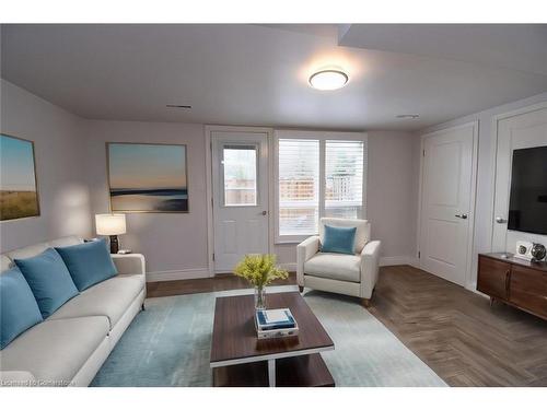 14 Thistle Lane, Dundas, ON - Indoor Photo Showing Living Room