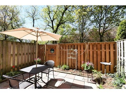 14 Thistle Lane, Dundas, ON - Outdoor