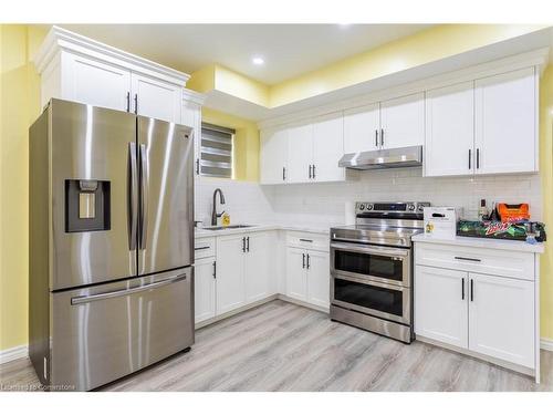 90 Main Street E, Grimsby, ON - Indoor Photo Showing Kitchen With Upgraded Kitchen