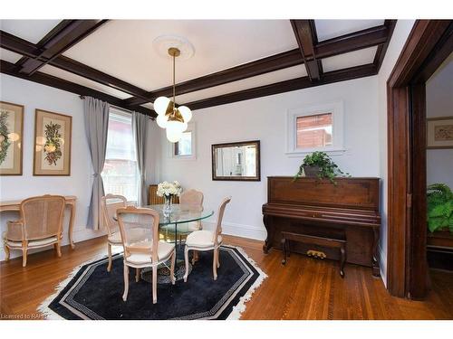 185 Fairleigh Avenue S, Hamilton, ON - Indoor Photo Showing Dining Room