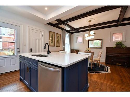 185 Fairleigh Avenue S, Hamilton, ON - Indoor Photo Showing Kitchen With Double Sink