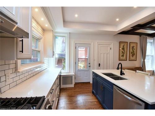 185 Fairleigh Avenue S, Hamilton, ON - Indoor Photo Showing Kitchen With Double Sink