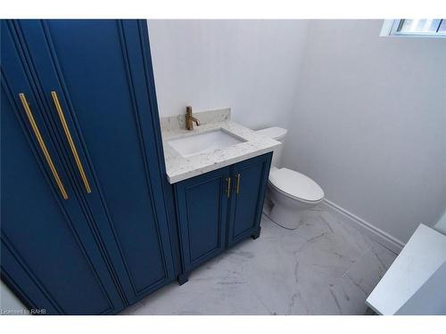 185 Fairleigh Avenue S, Hamilton, ON - Indoor Photo Showing Bathroom