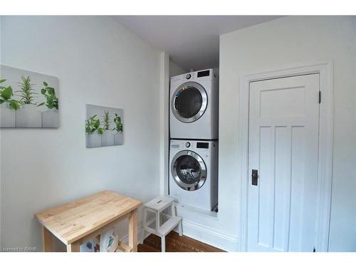 185 Fairleigh Avenue S, Hamilton, ON - Indoor Photo Showing Laundry Room