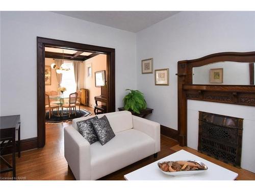 185 Fairleigh Avenue S, Hamilton, ON - Indoor Photo Showing Living Room With Fireplace