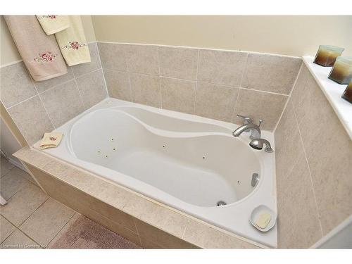 147 Maple Crescent, Flamborough, ON - Indoor Photo Showing Bathroom